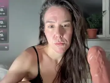 Chaturbate Live Sex Cam of milkandhoneylullabies