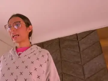 Chaturbate Free Porn Cam of lauraagomezz__