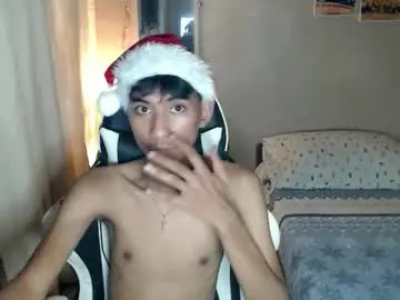 Chaturbate Live Sex Cam of fineboii_rey18