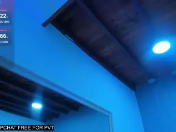 Chaturbate Live Sex Cam of mialogan_