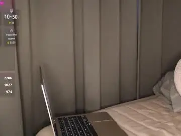 Chaturbate Free Porn Cam of alisagoddie19