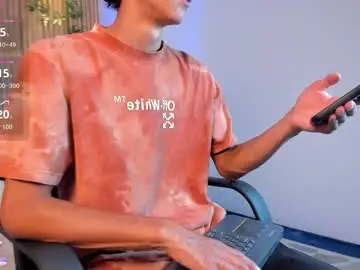 Chaturbate Live Sex Cam of aaron_whitee