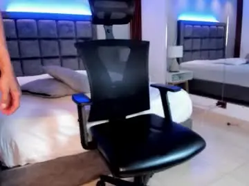 Chaturbate Live Porn of aaron_whitee