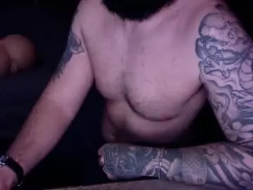 Chaturbate Live Sex Cam of tattooedandbearded22