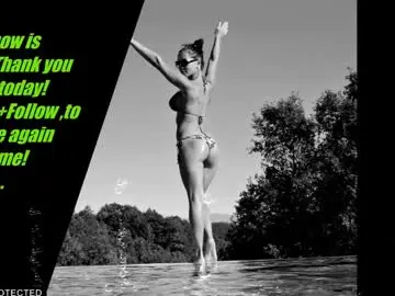 Chaturbate Live Sex Cam of krisi_kiss