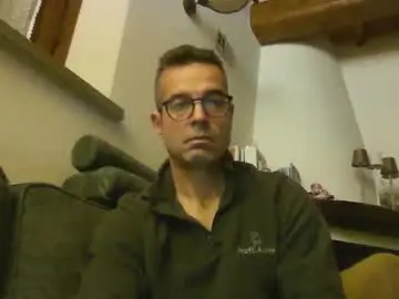 Chaturbate Live Sex Cam of simmeturbate