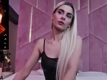 Chaturbate Live Sex Cam of selenadaze