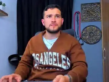 Chaturbate Live Sex Cam of andrewdiaz_