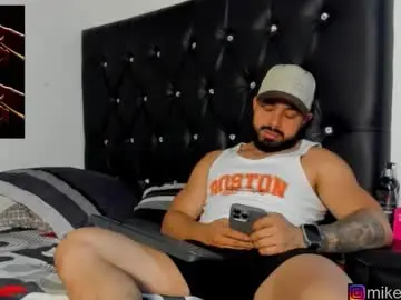 Chaturbate Live Sex Cam of mikeblaree