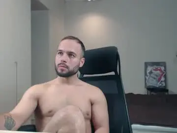 Chaturbate Live Sex Cam of sandro_best