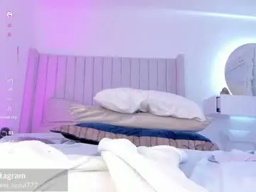 Chaturbate Live Sex Cam of shelynna_azzul