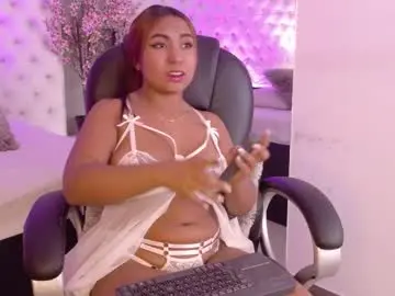 Chaturbate Live Sex Cam of emyliluxe