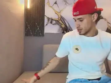 Chaturbate Live Sex Cam of davin_01