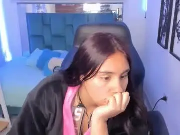 Chaturbate Live Sex Cam of caroline_rodriguez_9