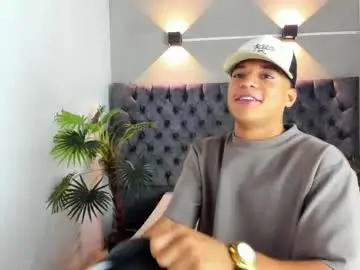 Chaturbate Free Live Porn of mathy_robert