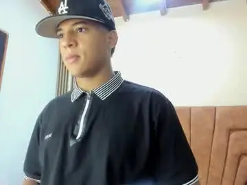 Chaturbate Watch Live Sex Cams of mathy_robert