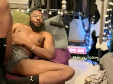 Chaturbate Adult Video Chat of strongmellow