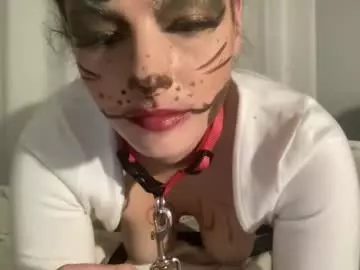 pleasuringposie from chaturbate