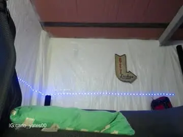 Chaturbate Live Sex Cam of carlo_yates27