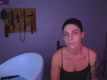 Chaturbate Live Sex Cam of carrie_moonshine