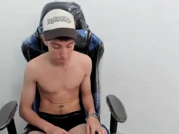 Chaturbate Live Sex of littledanny_