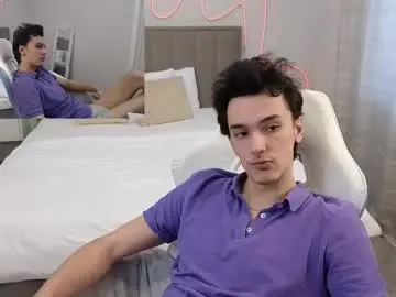 Chaturbate Live Sex Cam of moonlinskinn