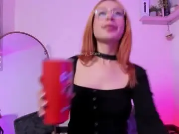 Chaturbate Live Porn of honey_bitee