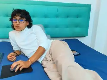 zoro_v from chaturbate