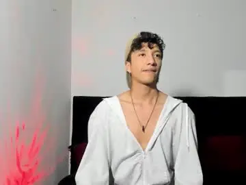 Chaturbate Live Sex Cam of mhatias_