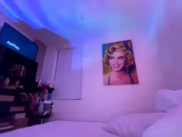 Chaturbate Live Sex Cam of yungfemslut