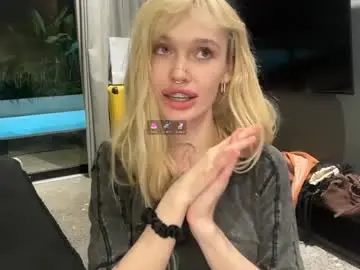 Chaturbate Live Sex Cam of golden_alinee