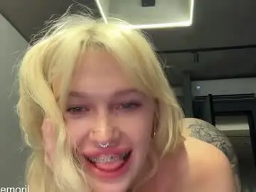 Chaturbate Live Sex Cam of golden_alinee