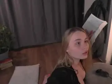 Chaturbate Live Sex Cam of lisa_schiele