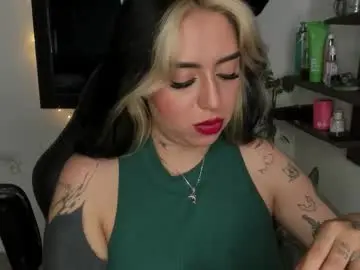 Chaturbate Live Sex Cam of annikamerliahh_