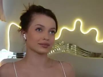 Chaturbate Live Sex Cam of kelly_peachpiee