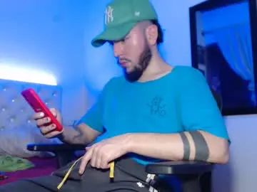 Chaturbate Free Porn Cam of kevinsantiag0