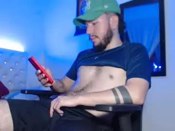 Chaturbate Free Porn Cam of kevinsantiag0