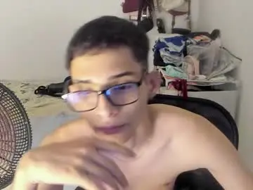 Chaturbate Live Sex Cam of master_boy28