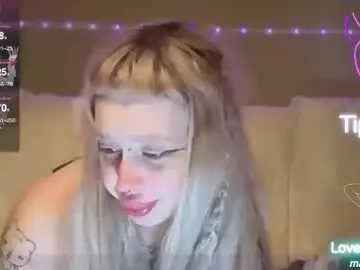 Chaturbate Live Sex Cam of gloryaaaa