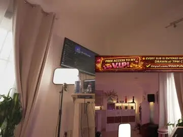 Chaturbate Best live sex cam show of hannahjames710