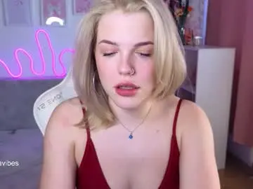 Chaturbate Live Sex Cam of maya_blonde18