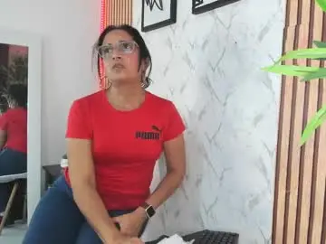 annaarela from chaturbate