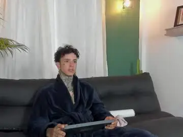 Chaturbate Live Sex Cam of aron_ford