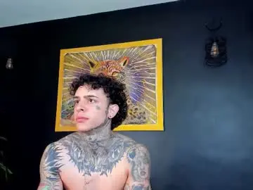Chaturbate Live Sex Cam of aron_ford