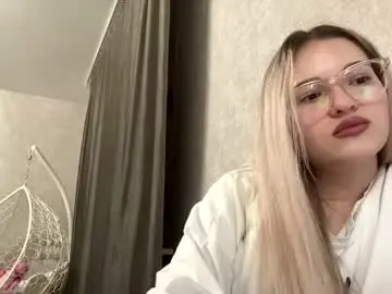 candelariahile from chaturbate