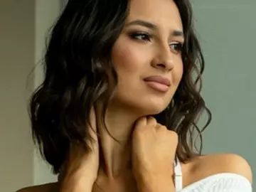 Cherry Nude Webcam of reginamoon