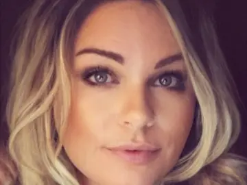 Imlive Sex Cam of Charleigh