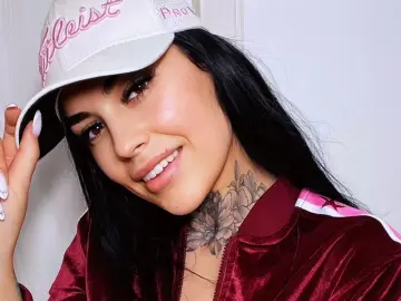 Imlive Live Sex Cam of HottyNicole