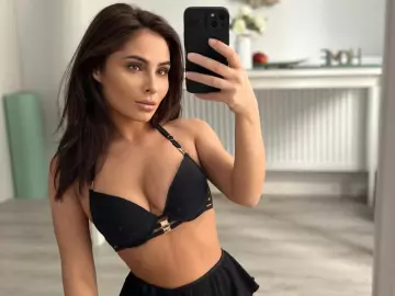 Imlive Live Sex Cam of SarahSkye895