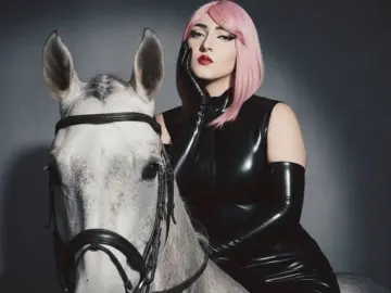 Imlive Live Porn of UrsulaManver1